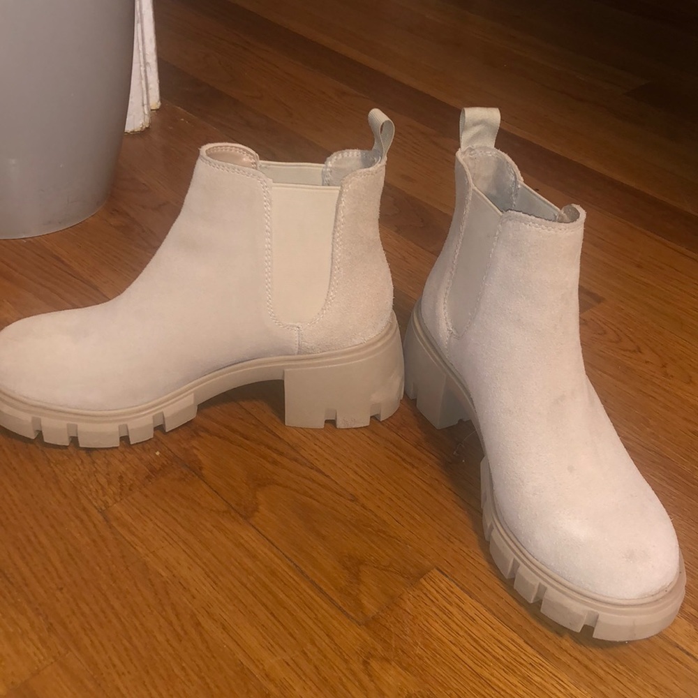 STEVE MADDEN PLATFORM SUEDE BOOTIES